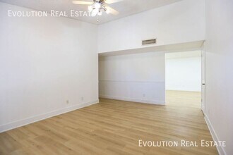 6443 E Sandra Terrace in Scottsdale, AZ - Building Photo - Building Photo