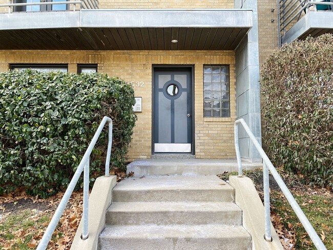 4532 Broadway Blvd in Kansas City, MO - Foto de edificio - Building Photo