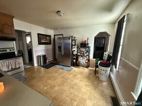 381 Ellis St in New Britain, CT - Building Photo - Building Photo