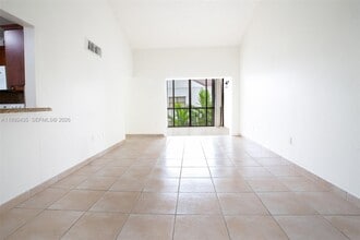 9441 Fontainebleau Blvd in Miami, FL - Building Photo - Building Photo