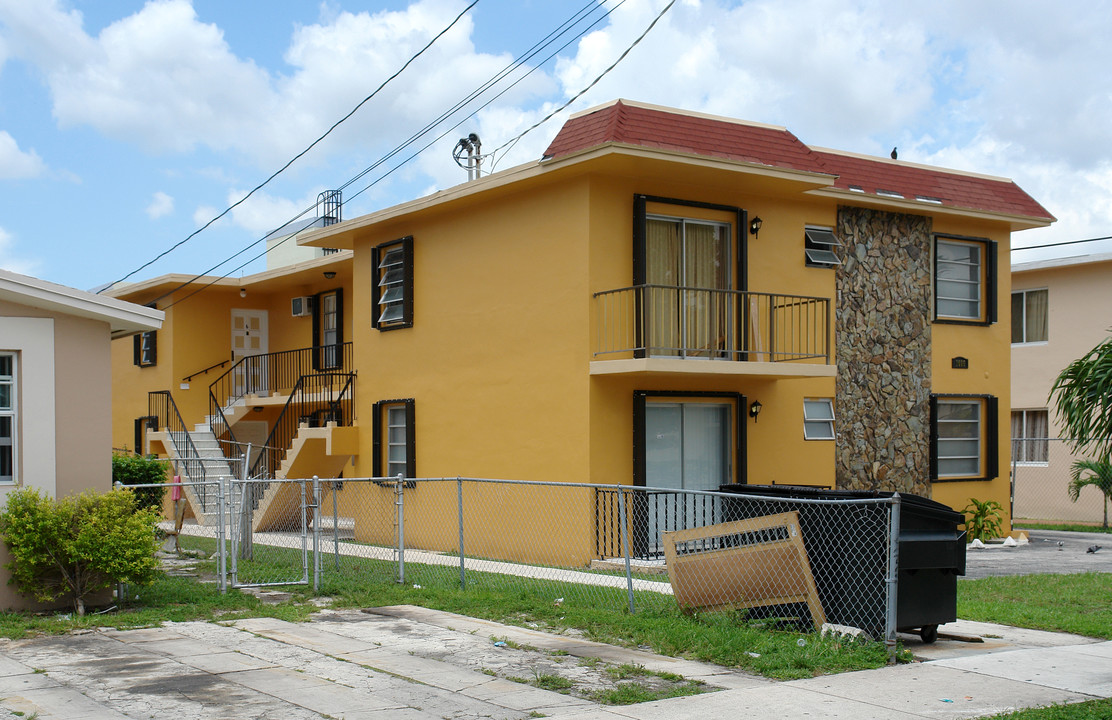 1036 NW 5th St in Miami, FL - Building Photo