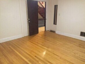 236 Cypress St in Brookline, MA - Foto de edificio - Building Photo