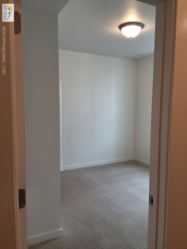 1629 N Mumbarto Ln in Boise, ID - Building Photo - Building Photo