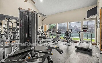 4242 N Capistrano Dr in Dallas, TX - Building Photo - Building Photo