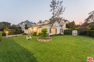 501 S Beverly Glen Blvd in Los Angeles, CA - Building Photo - Building Photo