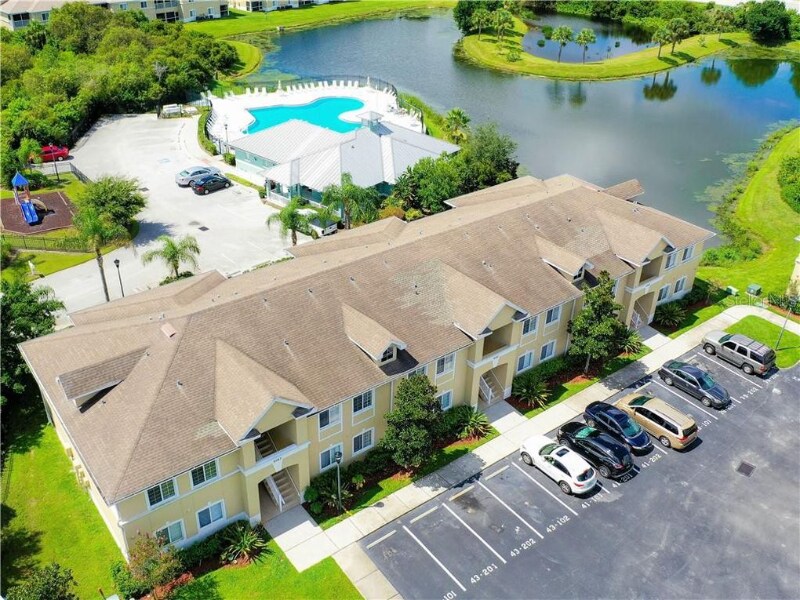 6423 Cypressdale Dr in Riverview, FL - Foto de edificio