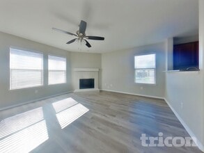 9200 Tierra Verde Dr in Fort Worth, TX - Building Photo - Building Photo