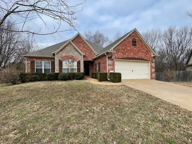 2591 N Trafalger Dr in Fayetteville, AR - Foto de edificio - Building Photo