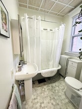 909 E 5th St, Unit 909 Lower in Duluth, MN - Building Photo - Building Photo