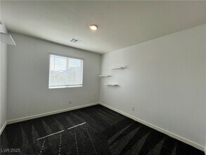12743 Epperly St in Las Vegas, NV - Foto de edificio - Building Photo