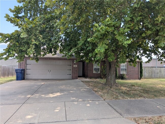 802 Ash Ct