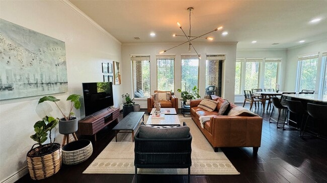 property at 27 Jonquil Pl