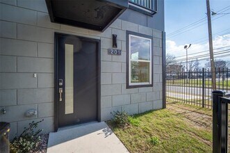 1614 N Fitzhugh Ave in Dallas, TX - Foto de edificio - Building Photo
