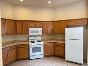 9909 Geneva Dr NW in Albuquerque, NM - Building Photo - Building Photo