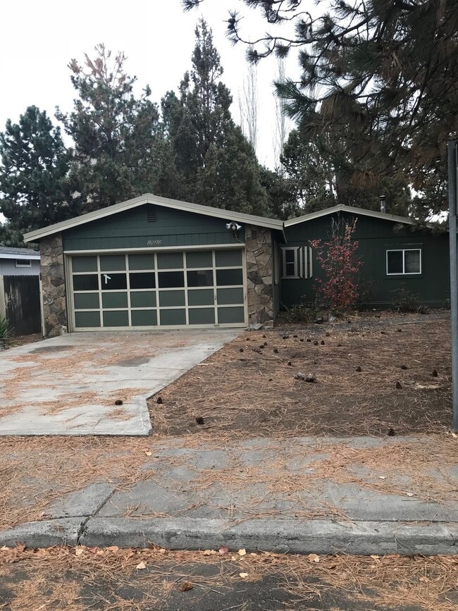 property at 1523 SE Bronzewood Ave