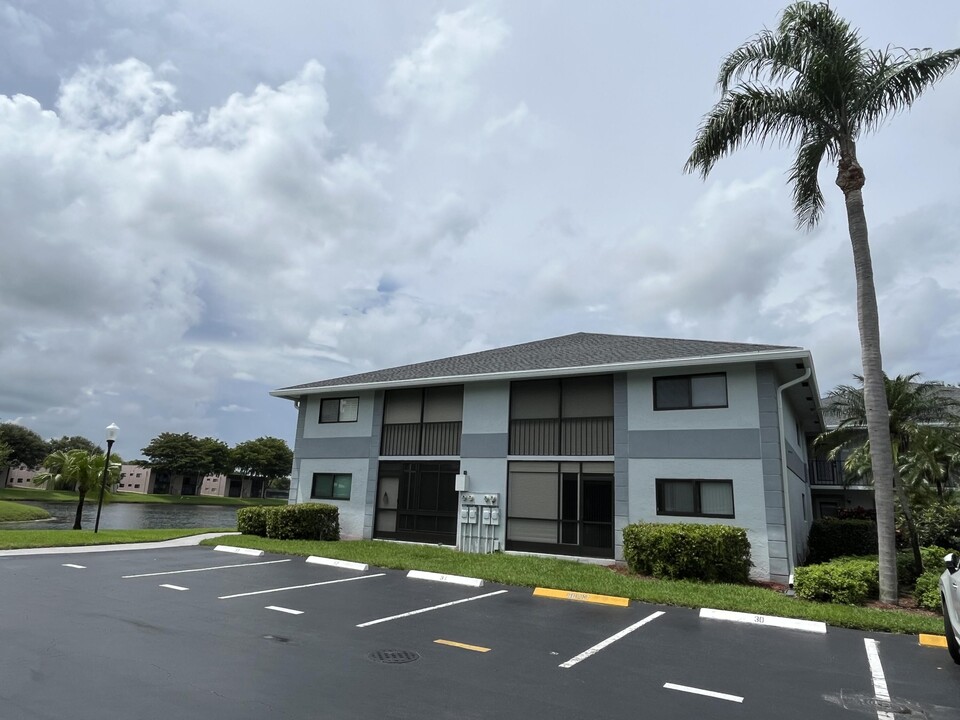 15235 Lakes of Delray Blvd in Delray Beach, FL - Building Photo