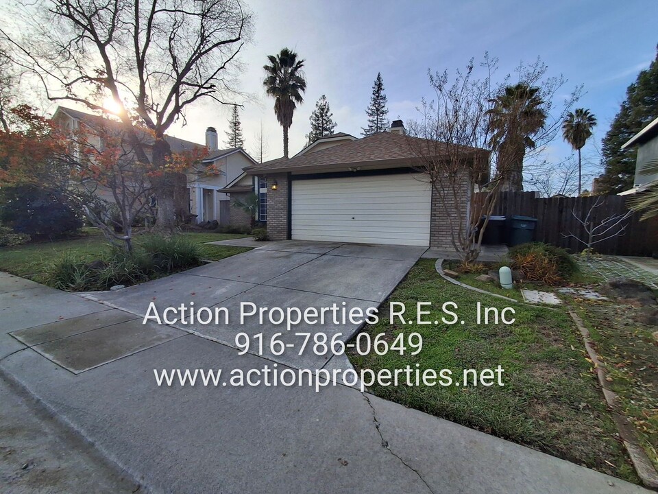 8217 Rambleton Way in Antelope, CA - Building Photo