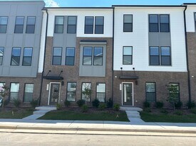 2806 Kempthorne Rd in Cary, NC - Building Photo