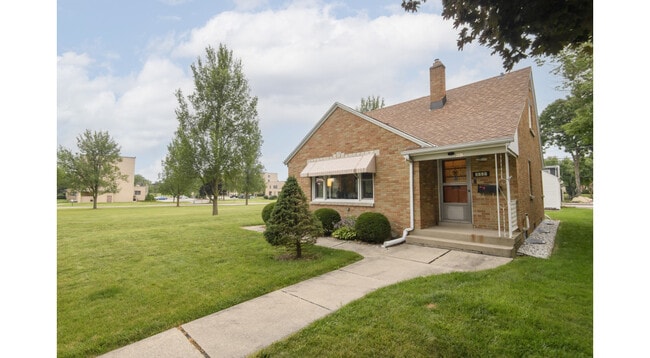 property at 3225 S 40th St