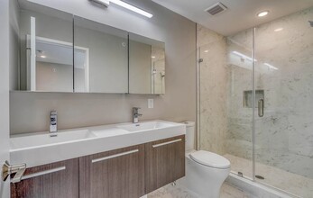 1747 Tilghman St, Unit 1 Front in Philadelphia, PA - Foto de edificio - Building Photo