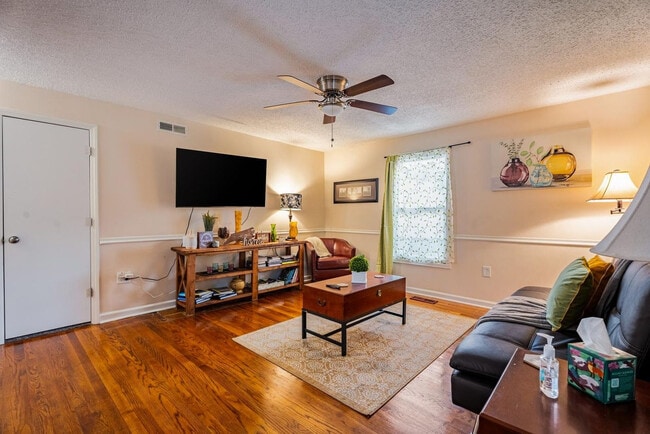 8551 Chapel Hill Rd in Cary, NC - Building Photo - Building Photo