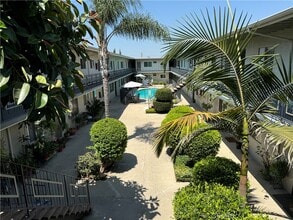 7745 Laurel Canyon Blvd in Los Angeles, CA - Building Photo - Building Photo