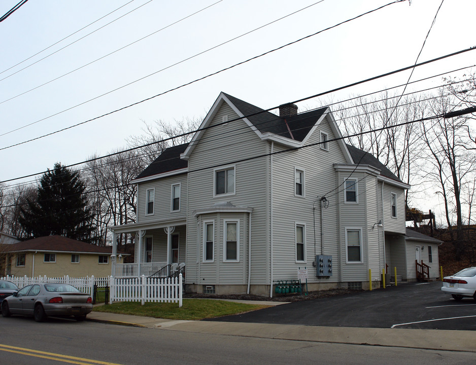 NEW AGE GROUP APARTMENTS in Pittsburgh, PA - Building Photo