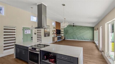 2713 Renatta Dr in Belleair Bluffs, FL - Building Photo - Building Photo