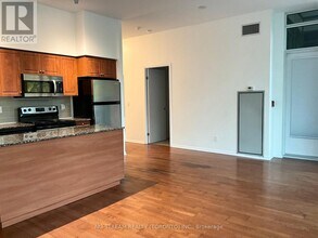 215 Fort York Blvd in Toronto, ON - Building Photo - Building Photo