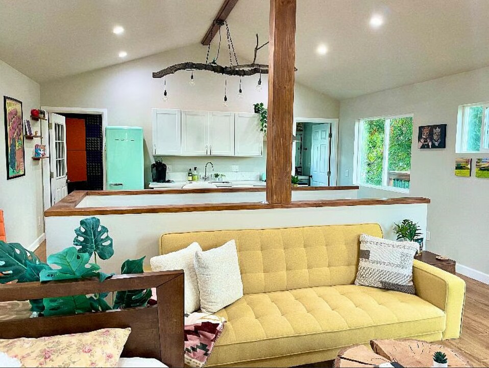 5559 Strohm Ave in Los Angeles, CA - Building Photo