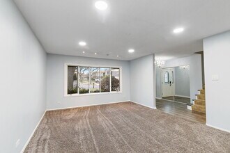 1126 Tiverton Ct in Schaumburg, IL - Building Photo - Building Photo