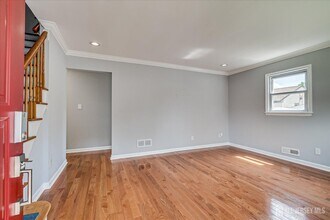 10 Oliver St in Metuchen, NJ - Building Photo - Building Photo