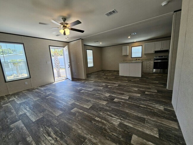 6701 Hidden Oaks Dr in North Fort Myers, FL - Building Photo - Building Photo