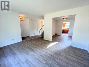 291 Canterbury Dr in Waterloo, ON - Building Photo - Building Photo