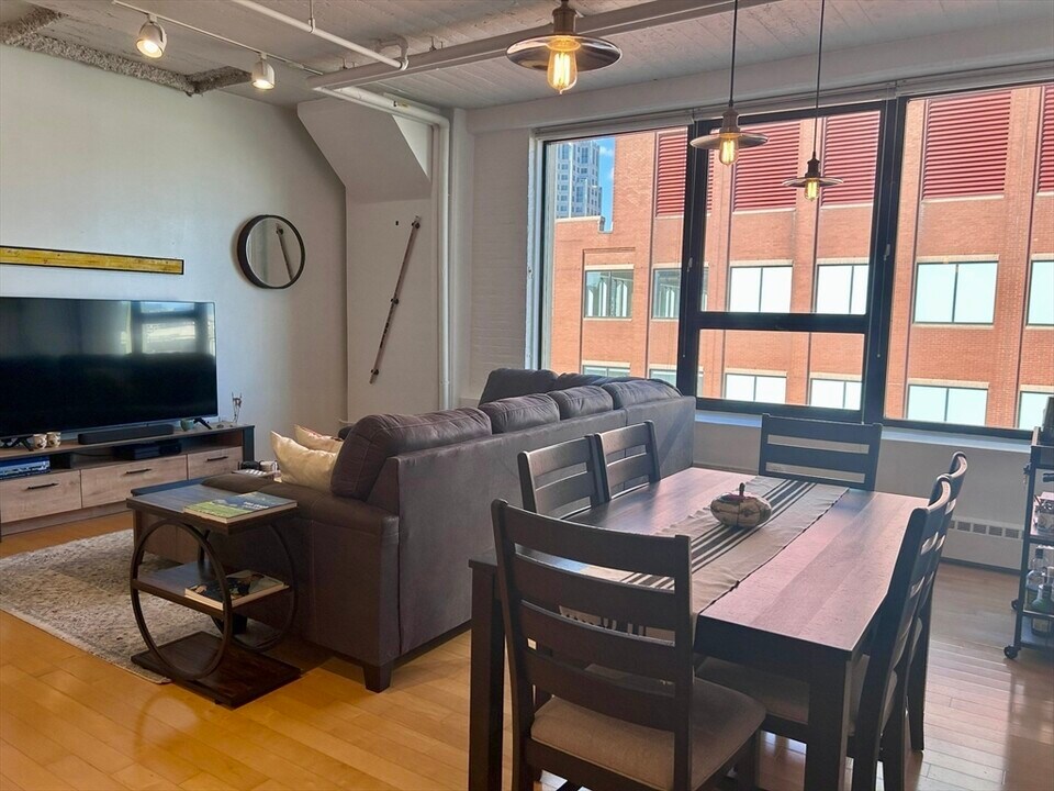 210 South St in Boston, MA - Building Photo