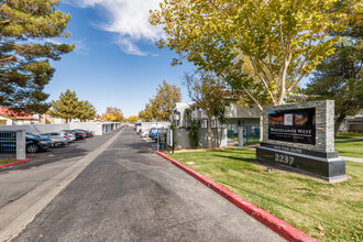 Woodlands West Townhomes in Lancaster, CA - Building Photo - Building Photo