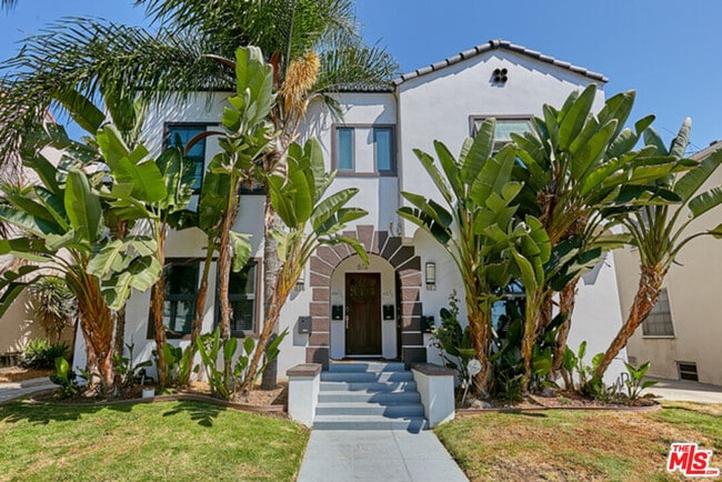 property at 614 N Genesee Ave