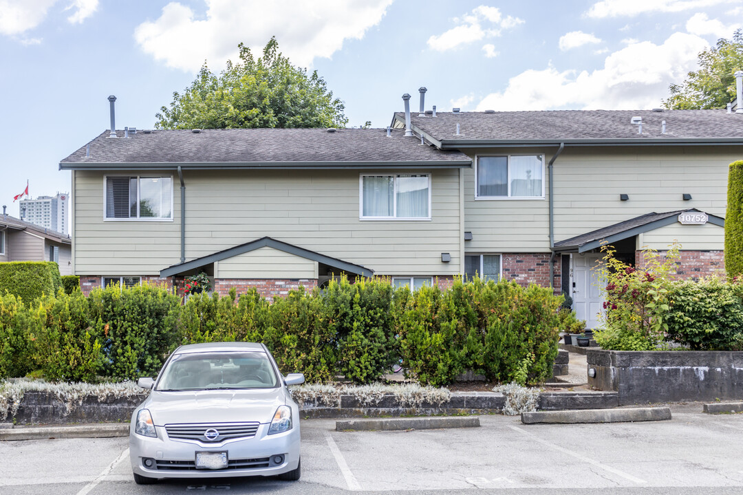 10748 Guildford Dr in Surrey, BC - Building Photo