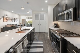 The Residences on High Street in Phoenix, AZ - Building Photo