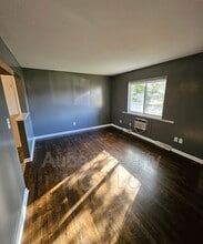 5247 Hadley St in Mission, KS - Building Photo - Building Photo