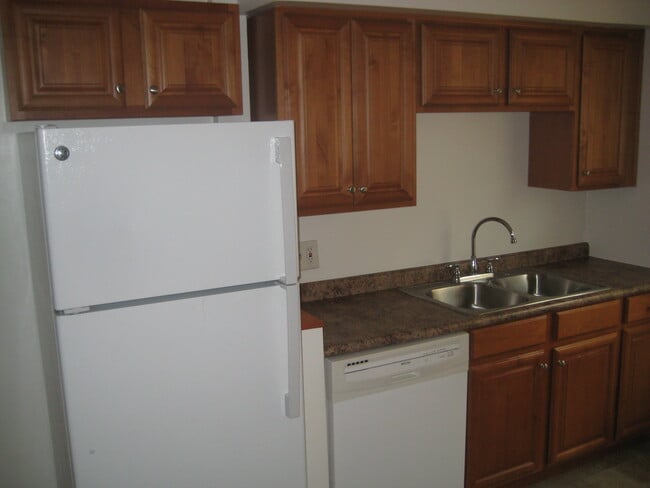 5711 Whitney Ave, Unit 3 in Cincinnati, OH - Foto de edificio - Building Photo