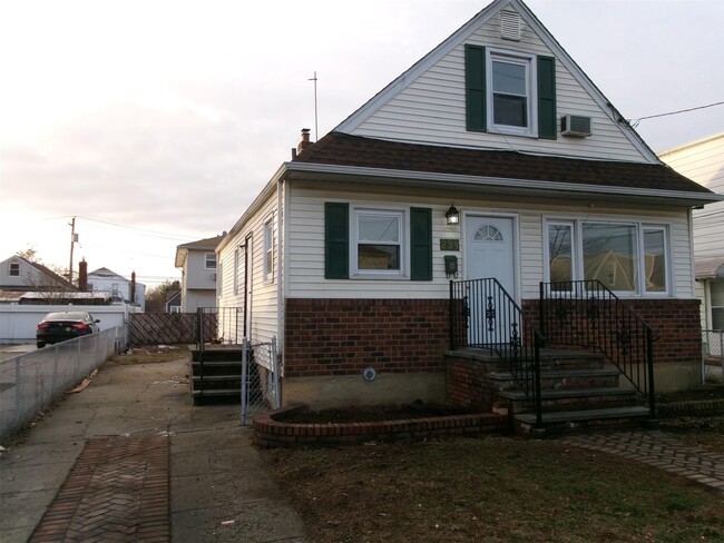 234 Doherty Ave in Elmont, NY - Building Photo - Building Photo