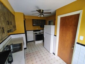 130 Turf Ct in Webster Groves, MO - Building Photo - Building Photo