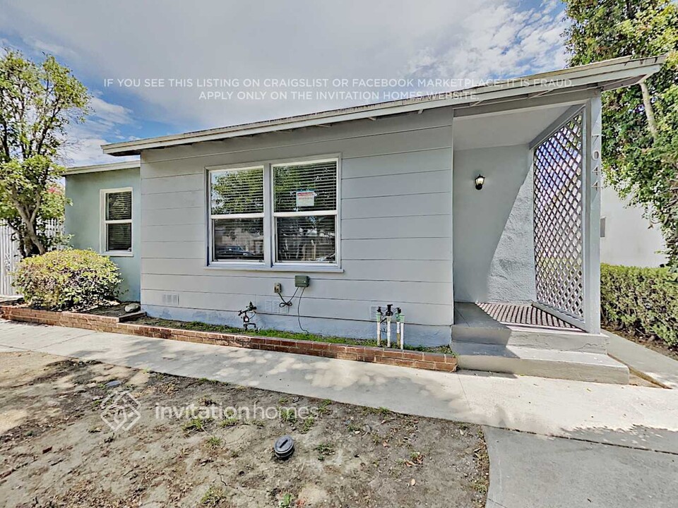 7044 Calhoun Ave in Los Angeles, CA - Foto de edificio
