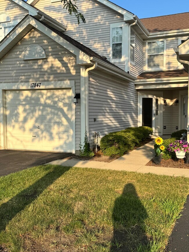 17847 W Salisbury Dr in Gurnee, IL - Building Photo - Building Photo