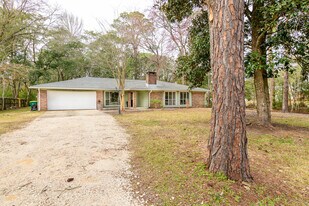 1688 Vine Ave in Niceville, FL - Building Photo