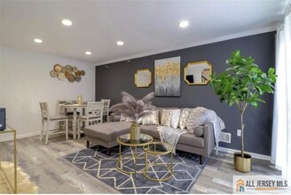 262 Matthews Drive in Newark, NJ - Building Photo - Building Photo