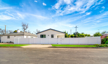 19138 Bassett St in Reseda, CA - Building Photo - Building Photo