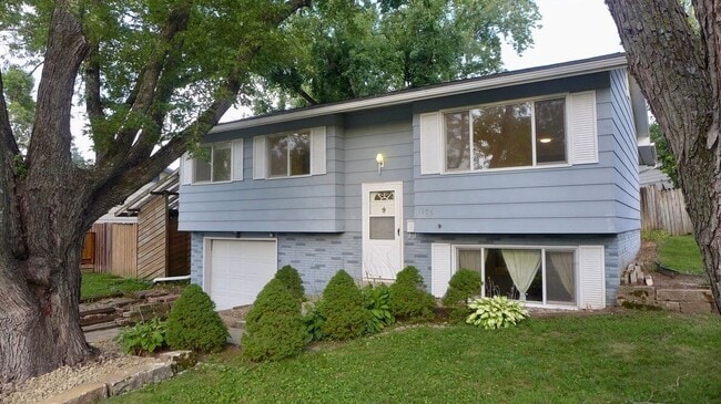 1175 Lindale Dr in Marion, IA - Foto de edificio - Building Photo