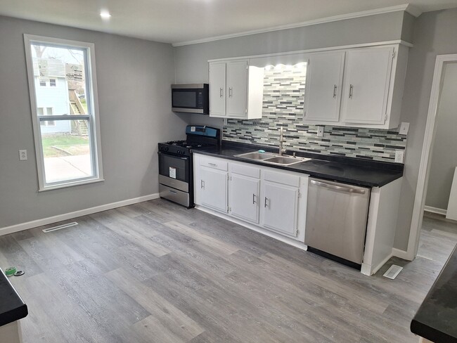 property at 202 W Chestnut St